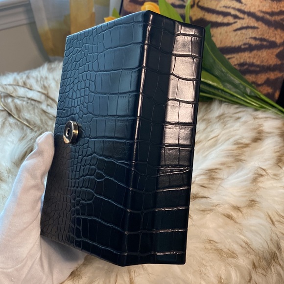 Urban Expressions Bianca Clutch - Picture 5 of 9